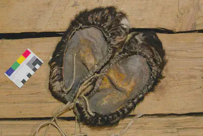 These fury leather shoes are a very rare specimen, and they are on display in the Mõniste Rural Life Museum. They do have a local inventory number, but none of the items of this small and excellent museum is available on Internet of Things. By adding artefact photographs, a DOI or an ISCC identifier, and giving a permanent identifier for this artefact, we can connect it with other leader shoes, other Seto garments that are found in far away collections (TextileBase [Q256](https://reprexbase.eu/textilebase/Item:Q256)). For example, Aladár Bán collected a somewhat similar shoe in Setomaa in 1911. Finding that artefact in the digital collection of the Hungarian Ethnographic Museum in Budapest under the inventory number [NM97021](https://gyujtemeny.neprajz.hu/neprajz.01.01.php?bm=1&kv=3300296&nks=1) and the rather specialist and bit archaic title „bocskor” is even a challenge for native speakers of that language. It is connected to the other Seto footwear as TextileBase [Q348](https://reprexbase.eu/textilebase/Item:Q348).